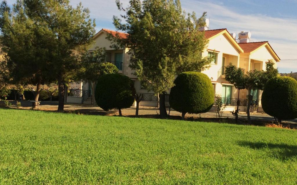 Himonas Apartments Pissouri Exterior photo